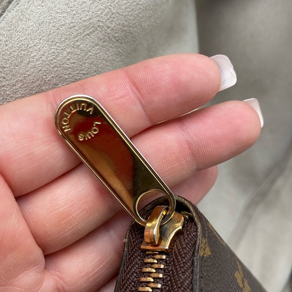 LOUIS VUITTON ZIPPY WALLET - Picture 4 of 11